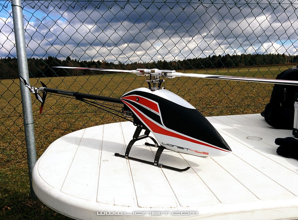 Der LionBit465 mit neuem Rotorkopf kurz vor seinem ersten Flug